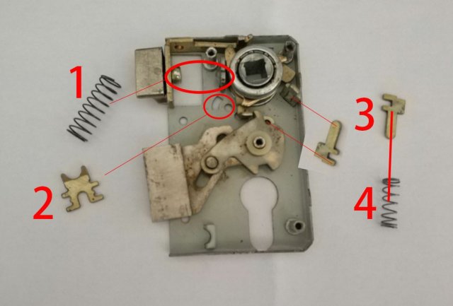 防盗门锁可分为弹子锁,叶片锁,磁性锁,ic卡锁,指纹锁等