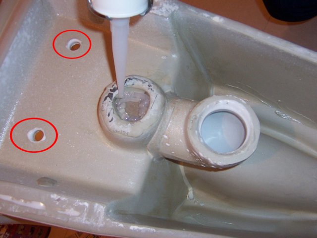 马桶下水管侧面打孔图片